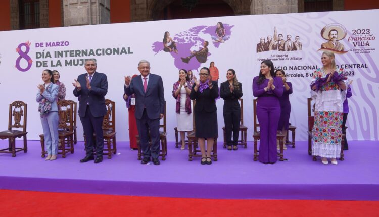 2023-03-08-Presidente-AMLO-Dia-Internacional-de-las-Mujeres-Palacio-Nacional-Foto-01