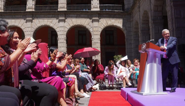 2023-03-08-Presidente-AMLO-Dia-Internacional-de-las-Mujeres-Palacio-Nacional-Foto-10