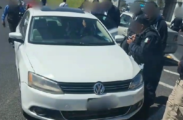 Aseguran a dos y un auto por robo violento a transporte de carga ...