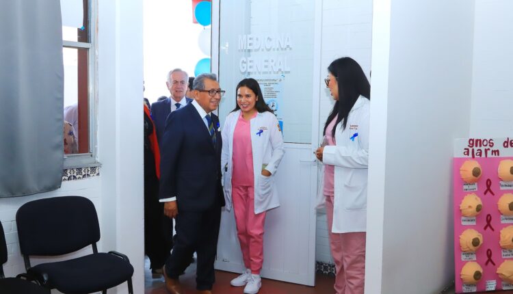 22 C Visitó Rector de la UATx Clínica del Bienestar Universitario