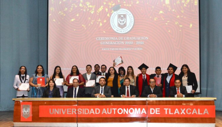 07 B Egresó UATx generación 2024 de la Facultad de Filosofía y Letras