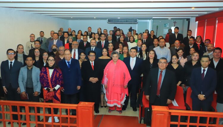 22 Concluyó en la UATx el Diplomado “La evolución del estado mexicano Los desafíos contemporáneos” que impartió la Licenciada Beatriz Paredes