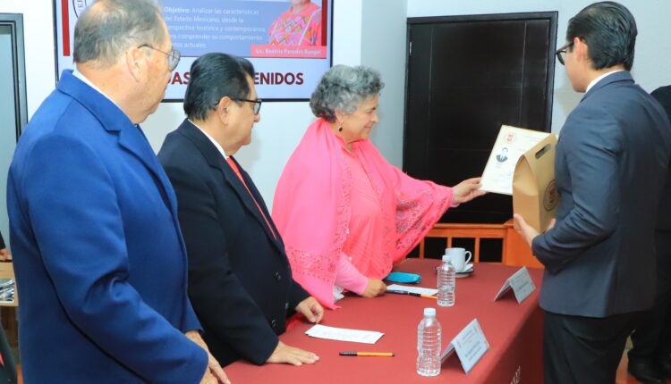 22 Concluyó en la UATx el Diplomado “La evolución del estado mexicano Los desafíos contemporáneos” que impartió la Licenciada Beatriz Paredes D